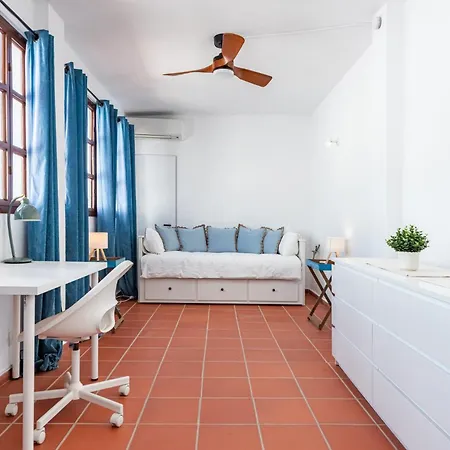 Traditional In Heart Of Old Town - Zest Lettings