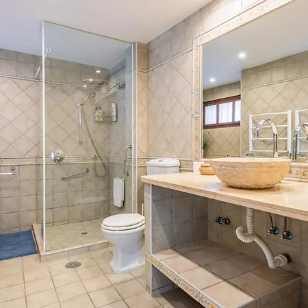 Дом отдыха Traditional Spanish In Heart Of - Zest Real Estate