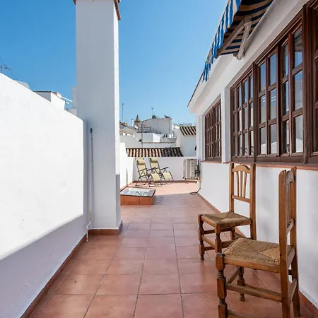 Traditional In Heart Of Old Town - Zest Lettings