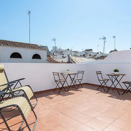 Traditional In Heart Of Old Town - Zest Lettings