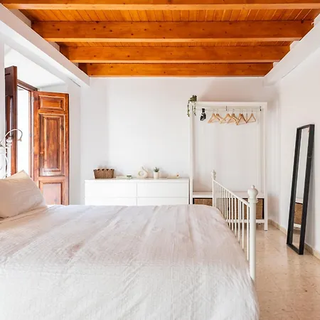 Holiday home Traditional In Heart Of Old Town - Zest Lettings